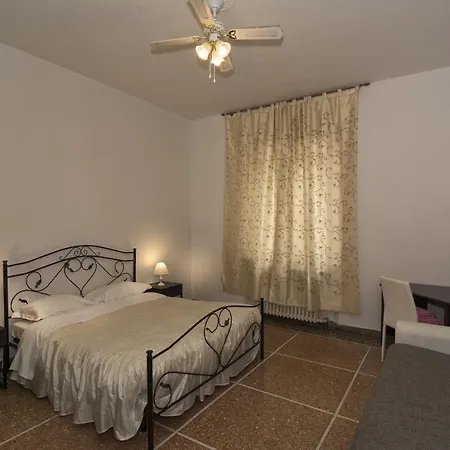 Gare 2 Bed & Breakfast *
