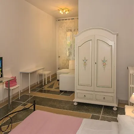 Gare 2 Bed & Breakfast Pisa