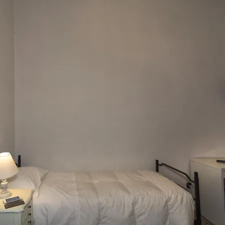 Gare 2 Bed & Breakfast Pisa