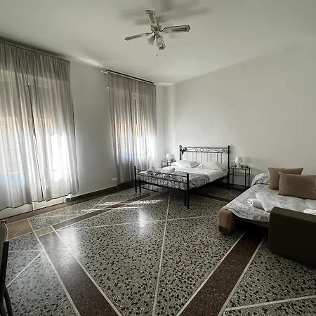 Gare 2 Frühstückspension Pisa